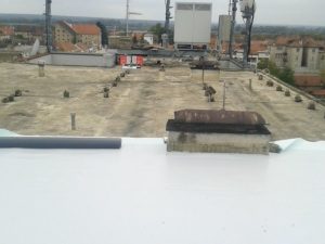Mehanički učvršćeni ravni krov
